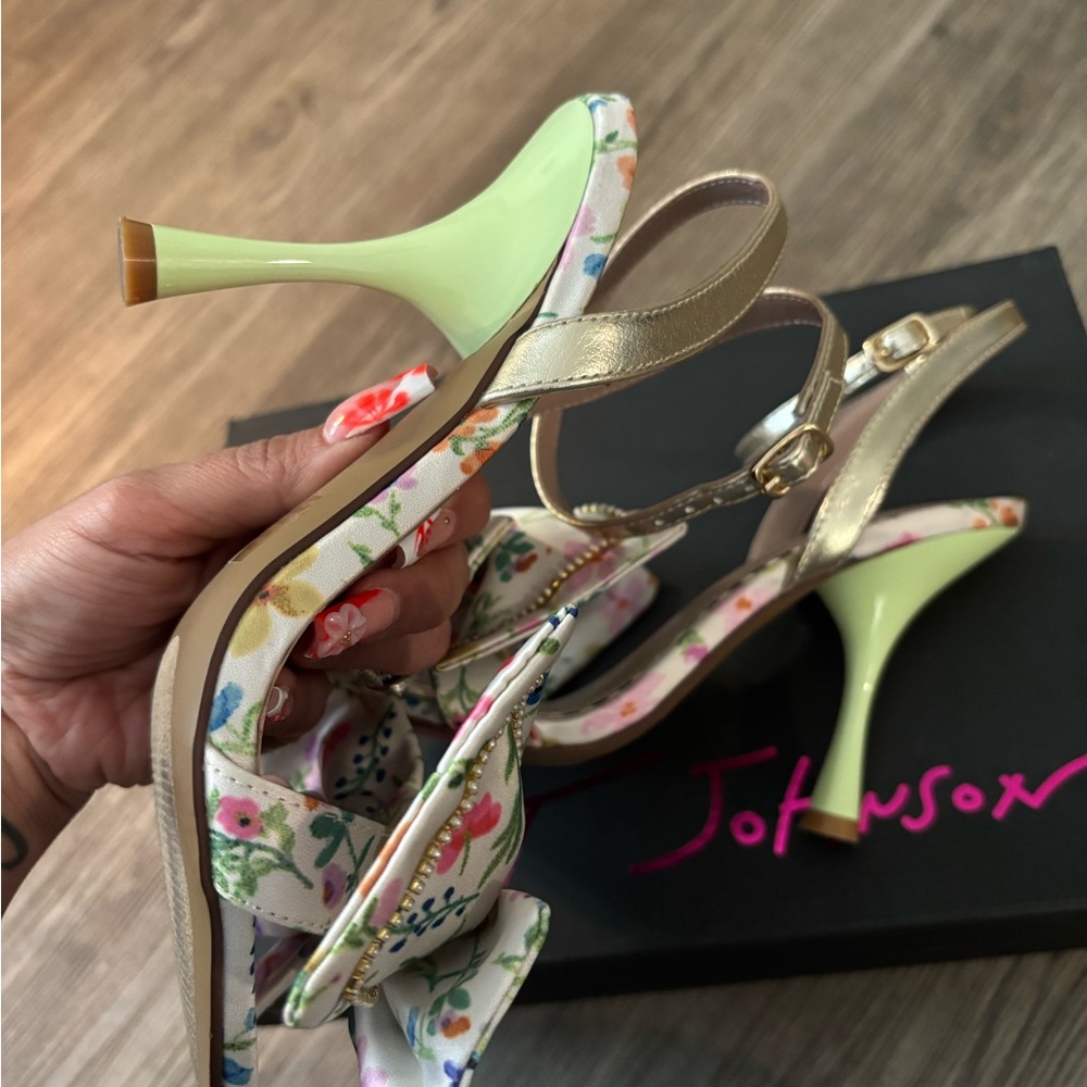 Only worn once! Betsey Johnson's feminine dress sandal heels! - Picture 3 of 6